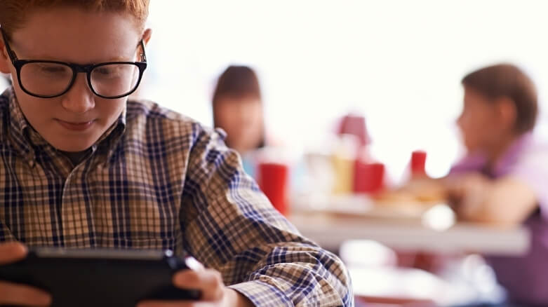 Adicción a Internet de niños y adolescentes
